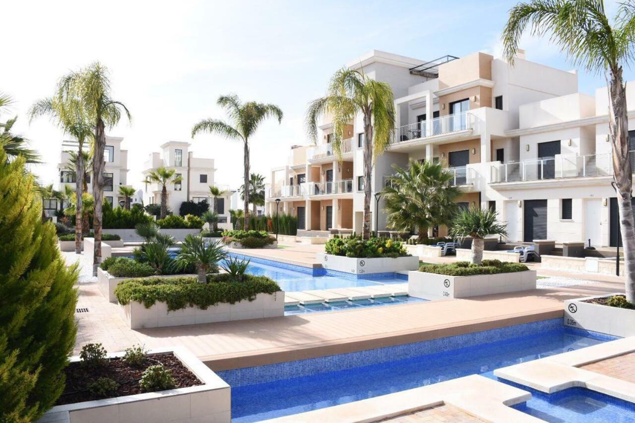 Готель La Zenia Beach Bungalow Оріуела Екстер'єр фото