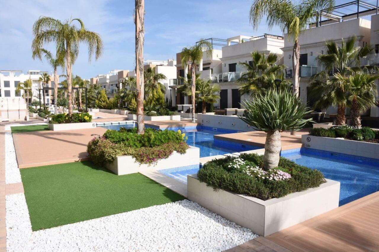 Готель La Zenia Beach Bungalow Оріуела Екстер'єр фото